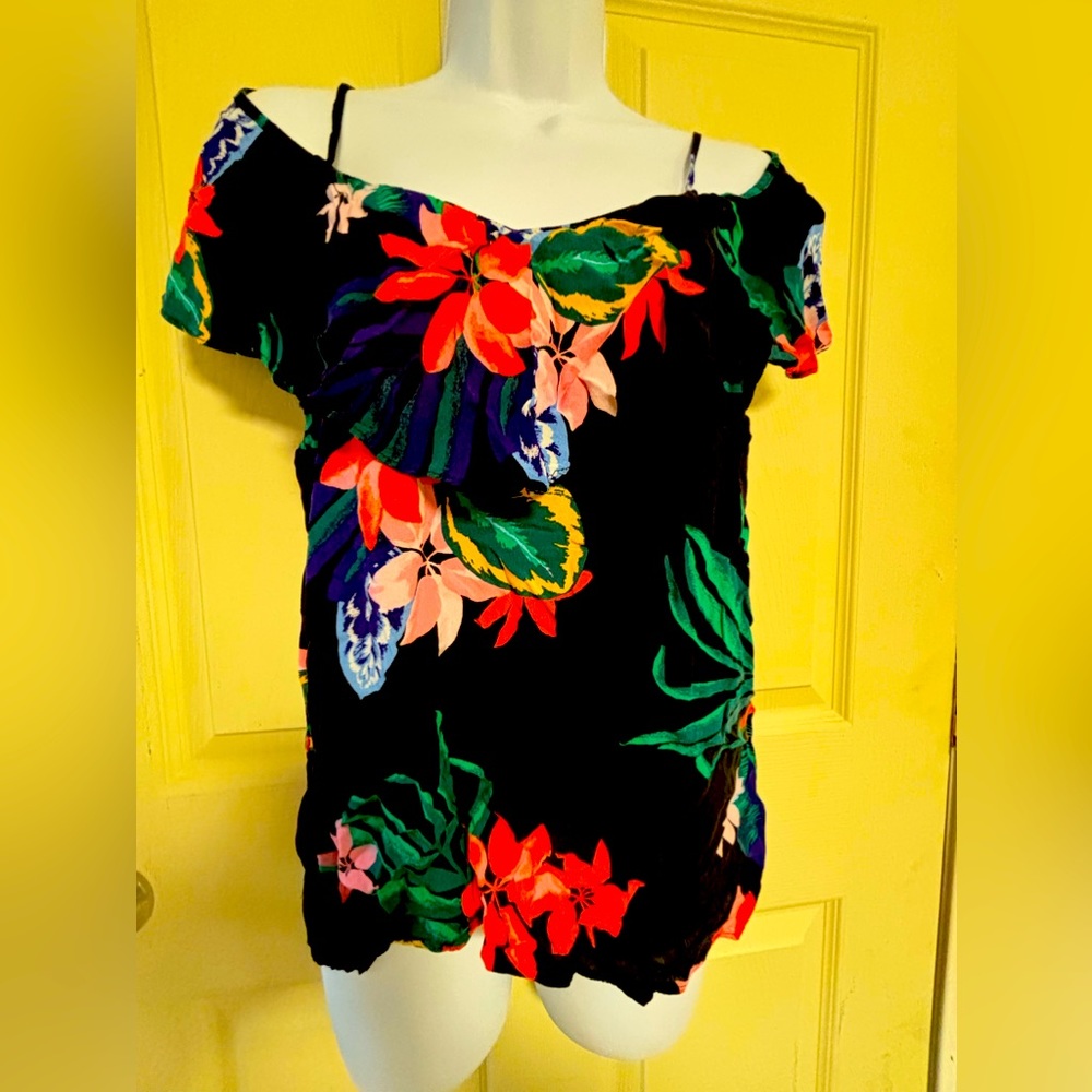 Women’s Off the shoulder shirt . Tropical flowers size small